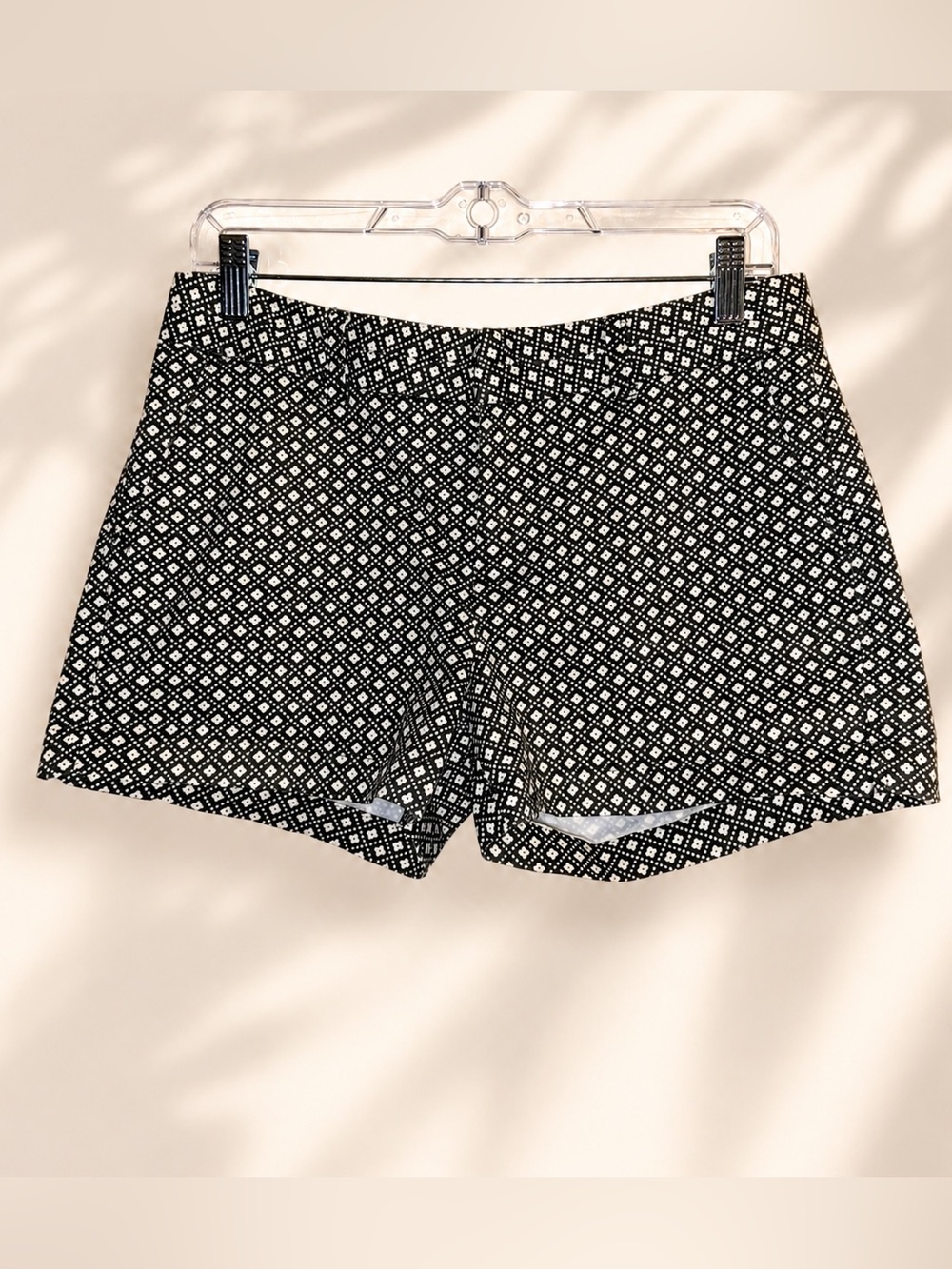 GAP Green & White Diamond-Print Khaki Shorts - Size 4 - EUC